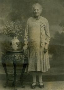 19xx: Tony's mother, Philomena